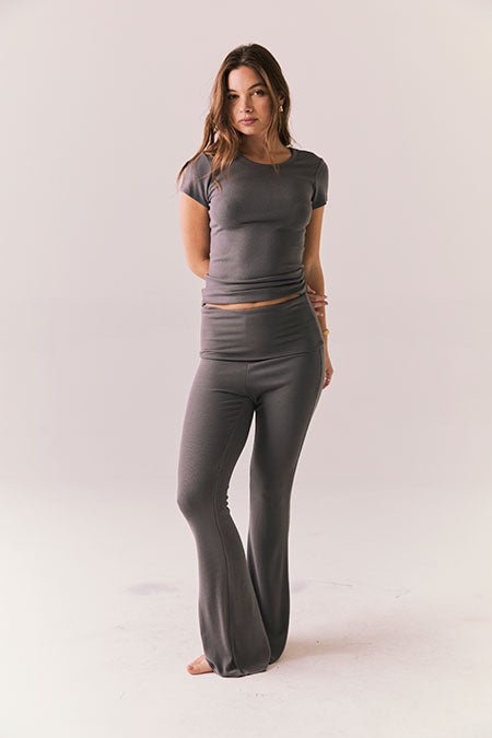 Chaser Honey Tee in Dark Gull