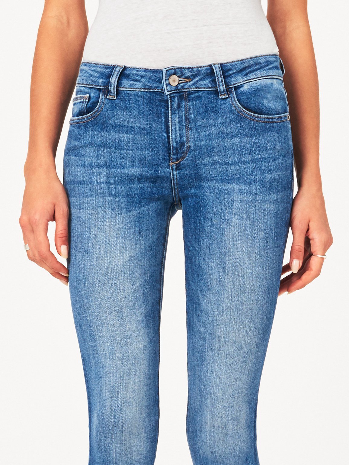 DL1961 Margaux Mid Rise Ankle Skinny in Costa Mesa