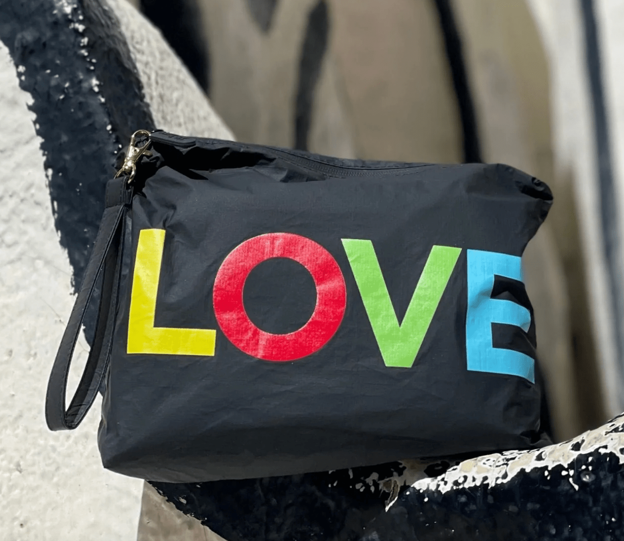 Hi Love Travel Black with Rainbow Love Bag