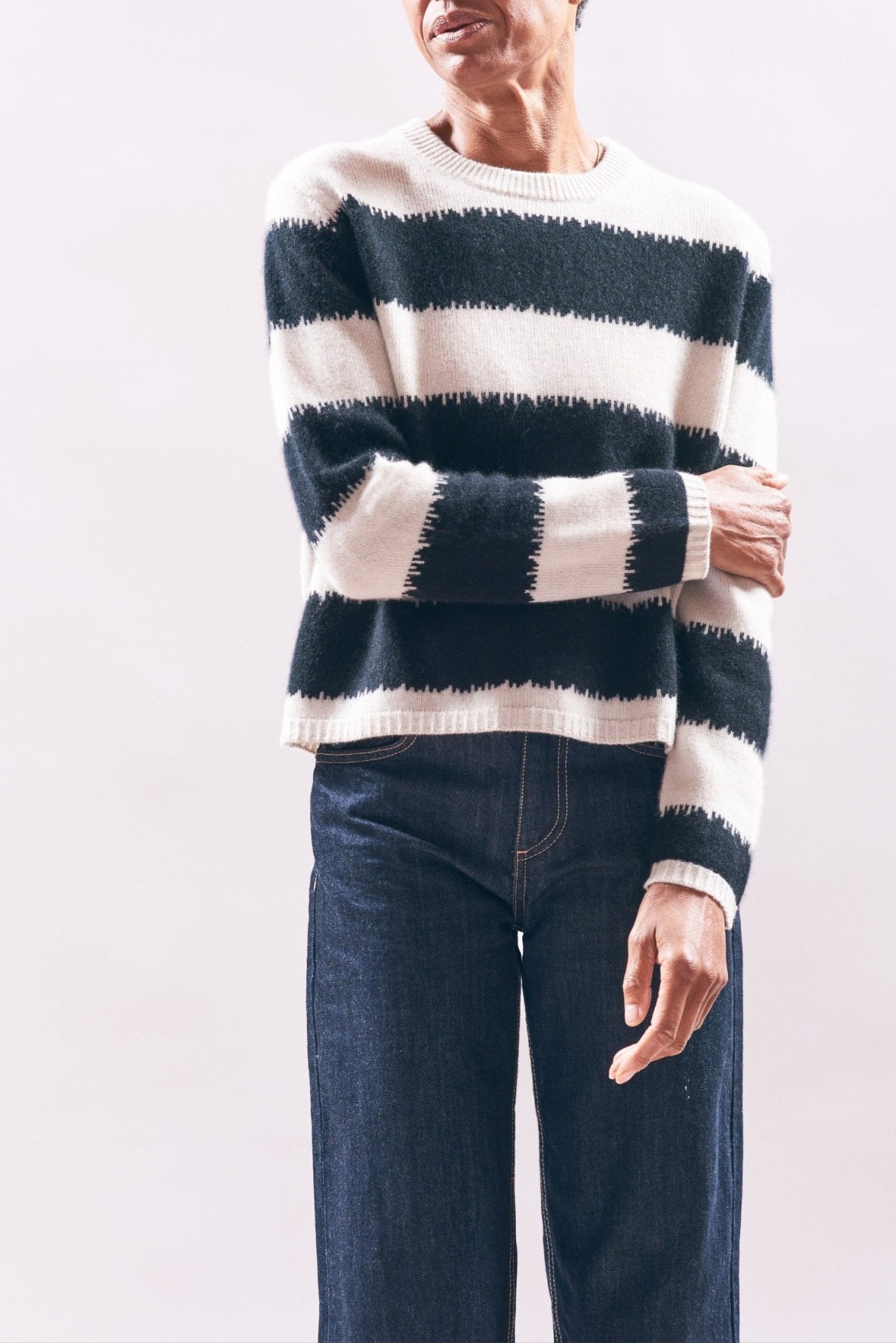 Jumper 1234 Broken Stripe Crew in Limestone Black