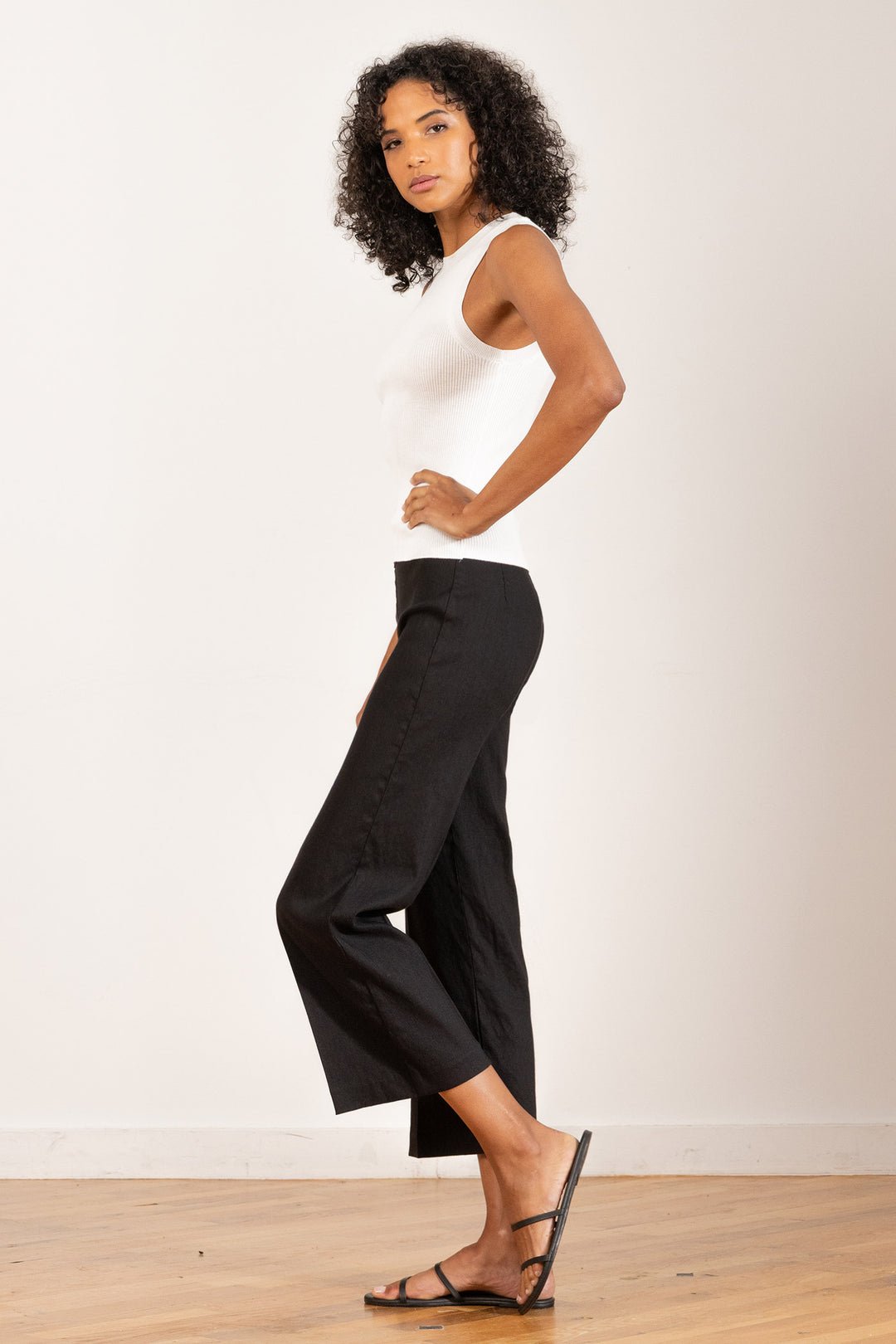 Avenue Montaigne Alex Linen in Black