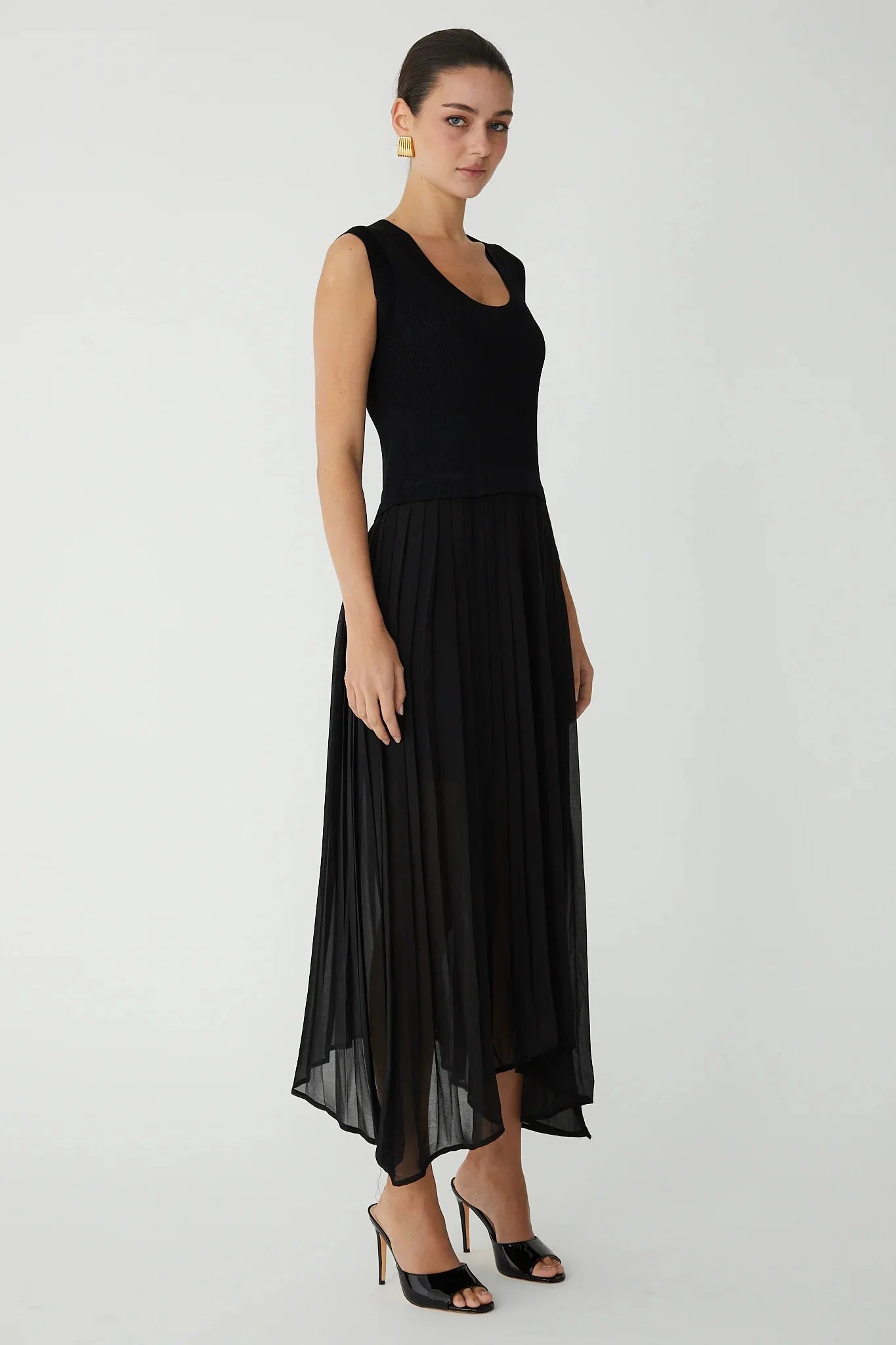 JS71 Selmia Dress in Black