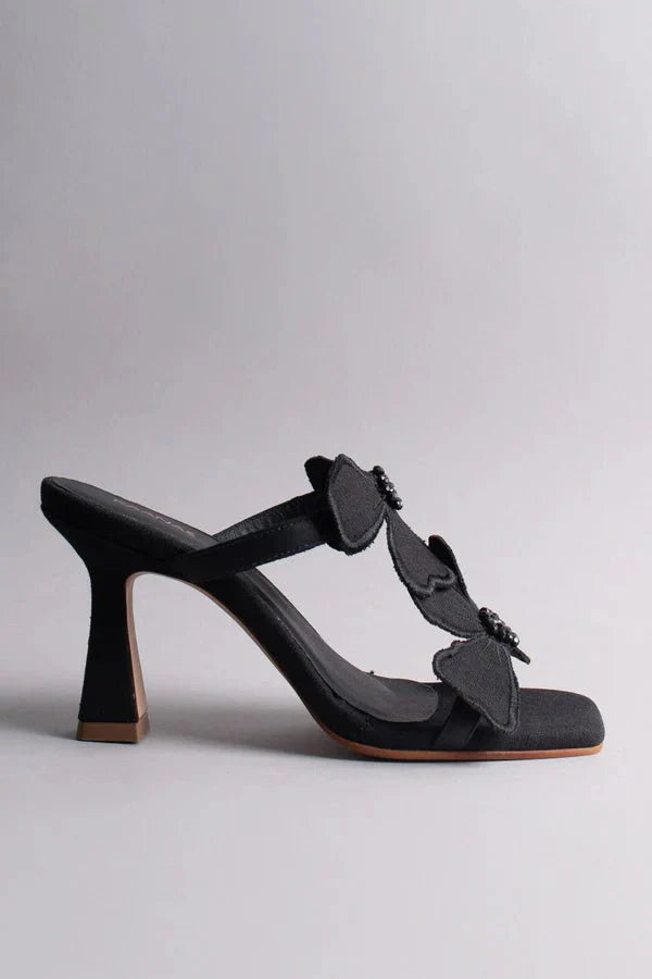 Kaanas Sequoia By LUN Flower Applique Heel in Black